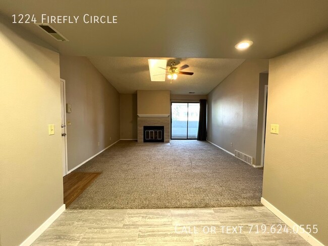 Building Photo - Fully Remodeled Condo