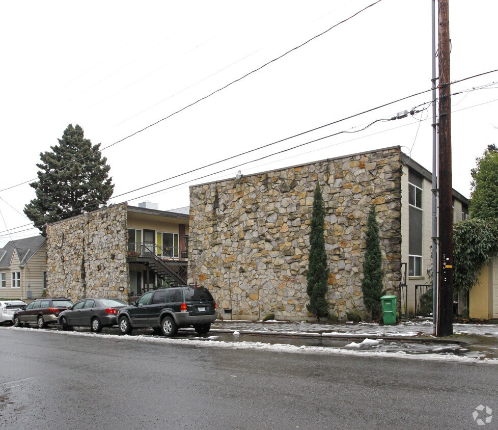 Le Marque Apartments in Portland, OR