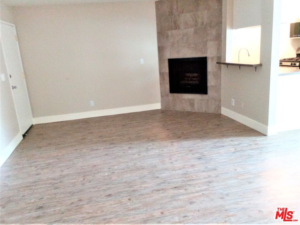 Foto principal - 11230 Camarillo St