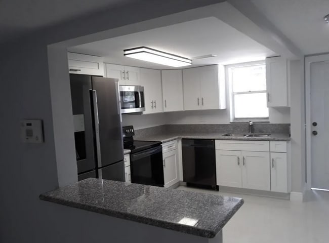 Building Photo - 4158 SW 66th Way