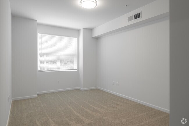 1BR, 1BA - 824SF - Dormitorio - Reflection Pointe TN