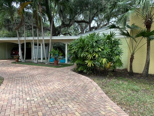 Building Photo - 18 Emarita Way