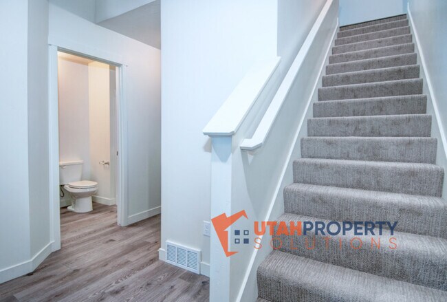 Building Photo - 1054 W 430 S