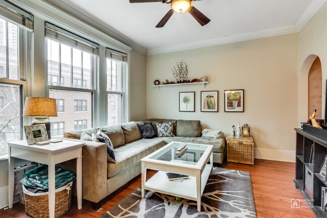 Foto del edificio - 3172 N Pine Grove Ave