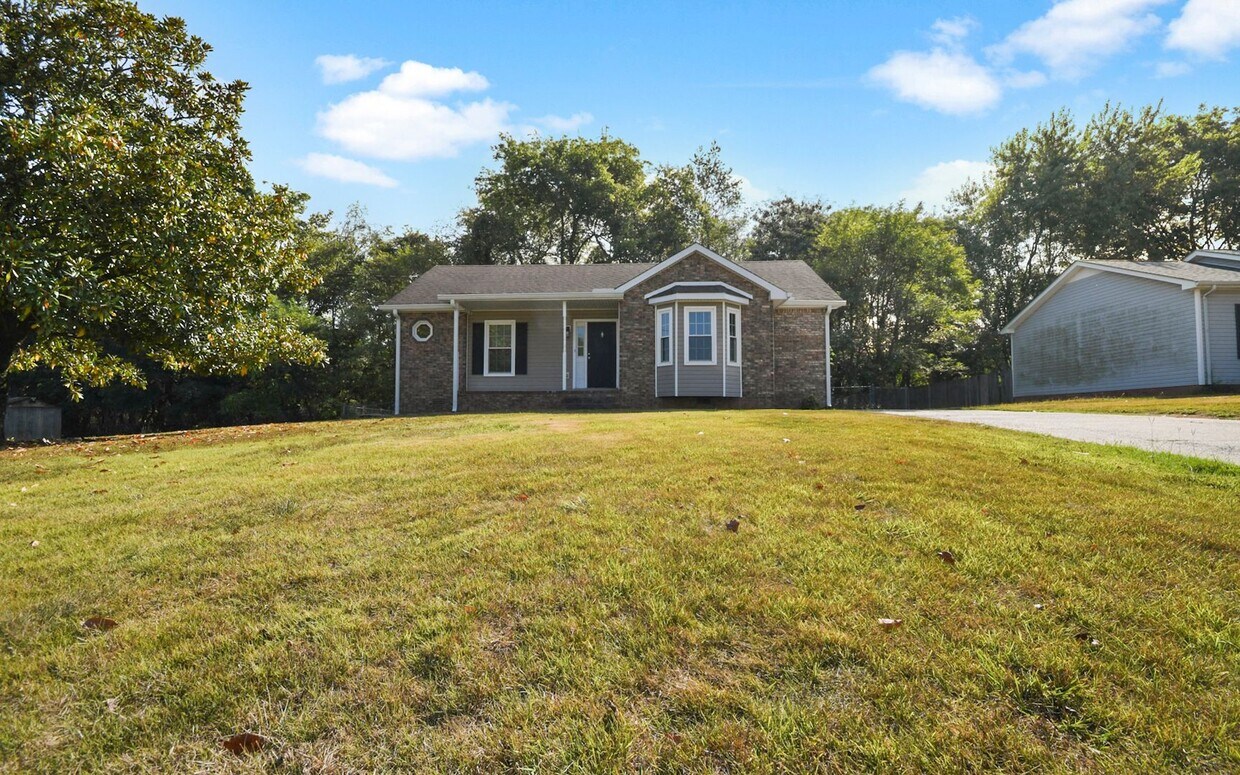 Foto principal - Updated Three Bedroom!