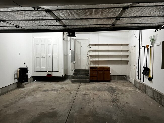 Building Photo - 7164 S Ponderosa Dr