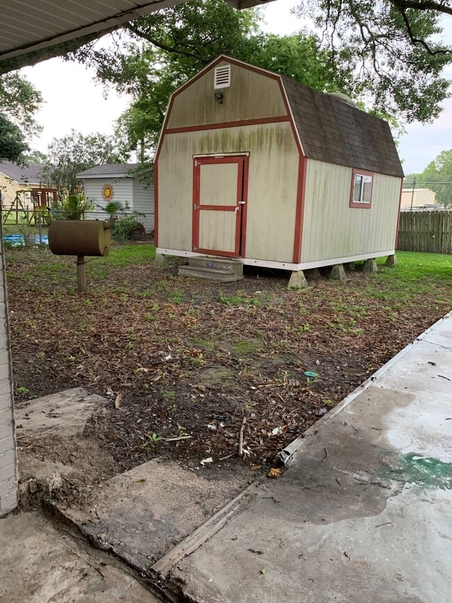 Building Photo - 930 Azalea St