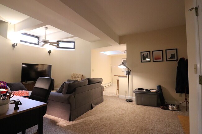 Foto del edificio - 1100 Beacon St