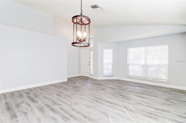 Foto del edificio - 29806 Morningmist Dr