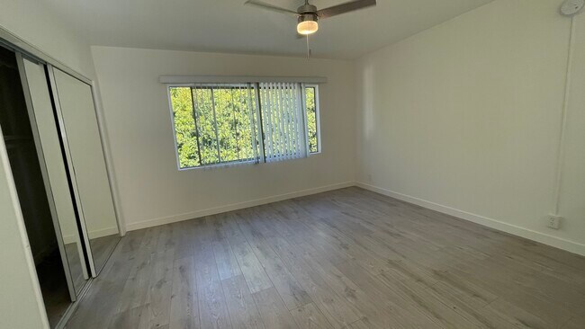 Foto del edificio - 240 S Reeves Dr