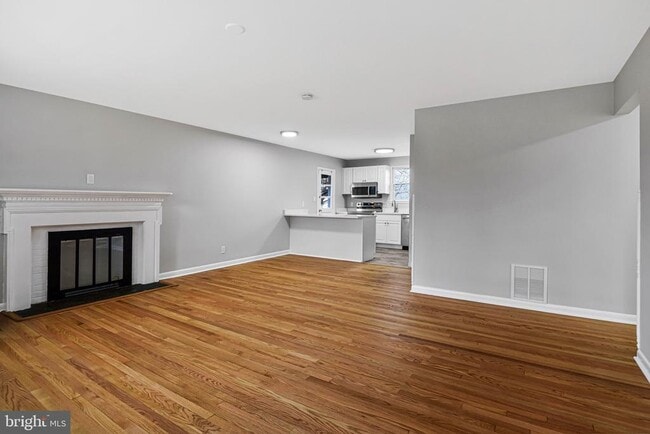 Building Photo - 617 N Wakefield St