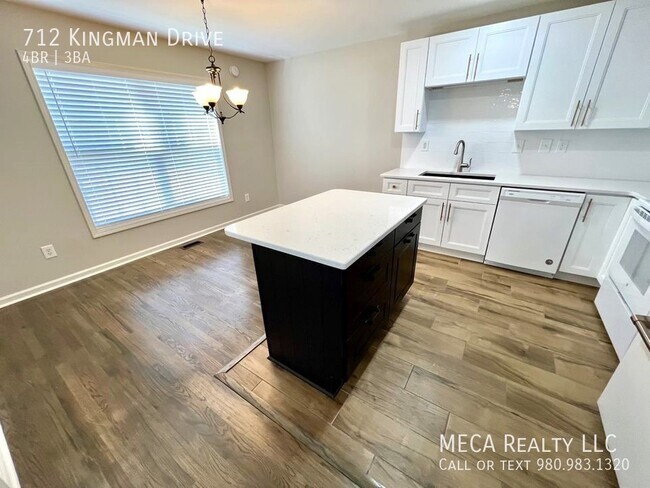 Foto del edificio - 712 Kingman Dr