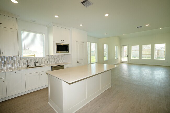 Foto del edificio - 6403 Periwinkle Blossom Ln