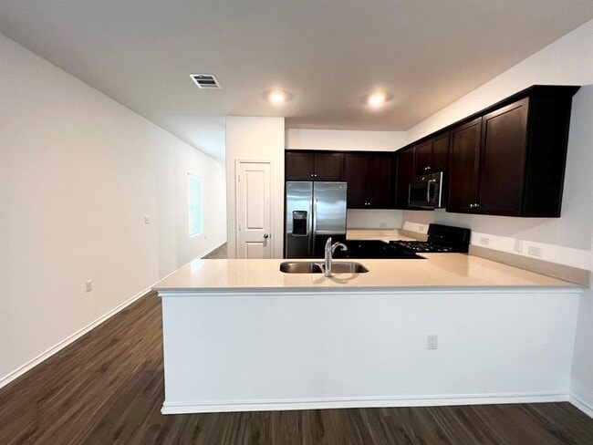 Foto del edificio - 14212 Lyndora Ln
