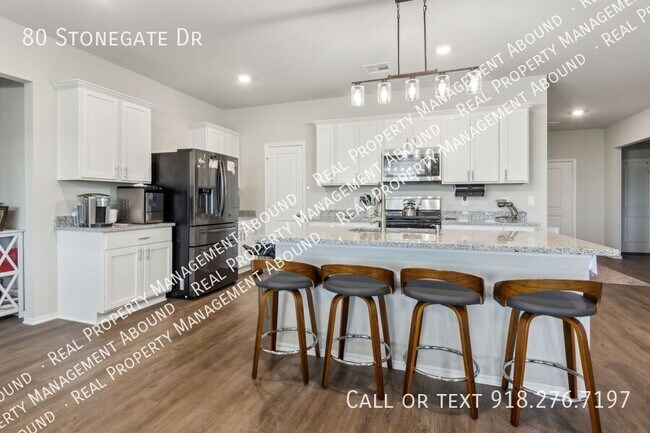 Building Photo - 80 Stonegate Dr