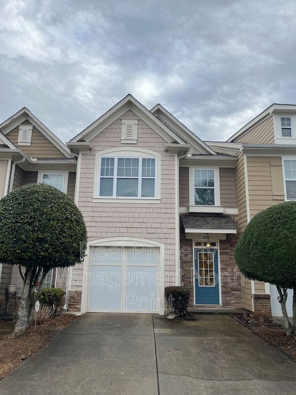 Building Photo - 2048 Lakeshore Overlook Dr