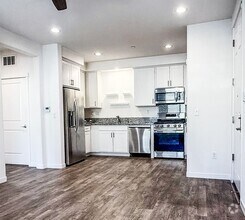 Building Photo - 2500 Wildflower Sta Pl