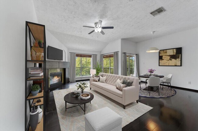 Foto del edificio - 8051 Bay Branch Dr