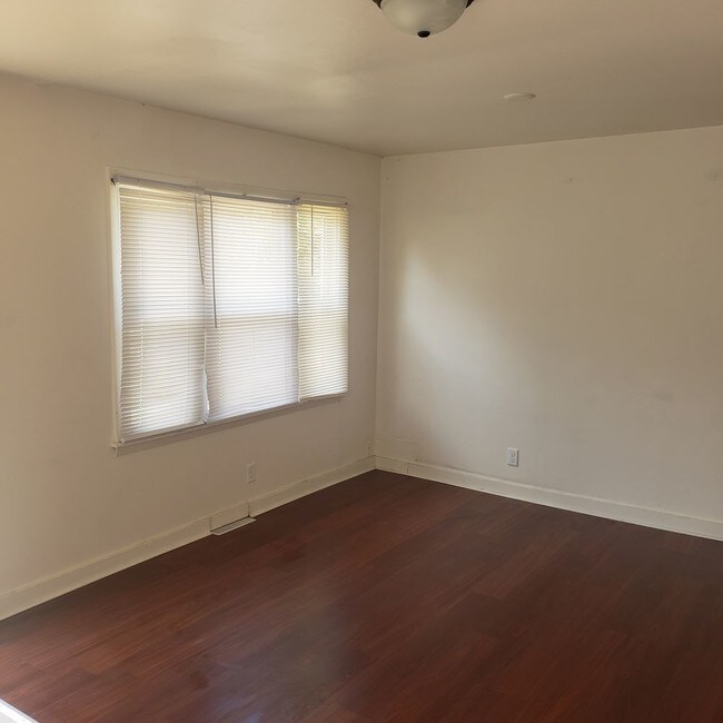 Foto del edificio - Nice and Affordable West Side Home