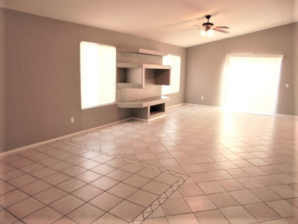 Building Photo - 7729 W Rancho Dr