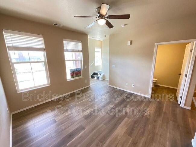 Building Photo - 2570 Shannara Grove