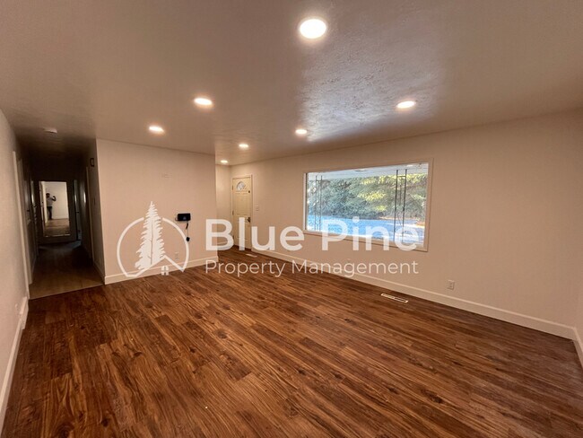 Foto del edificio - 315 Evans Ave