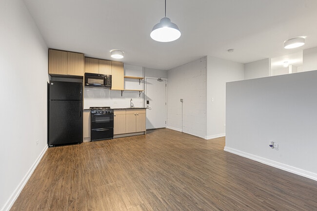 Building Photo - 6134 N Kenmore Ave