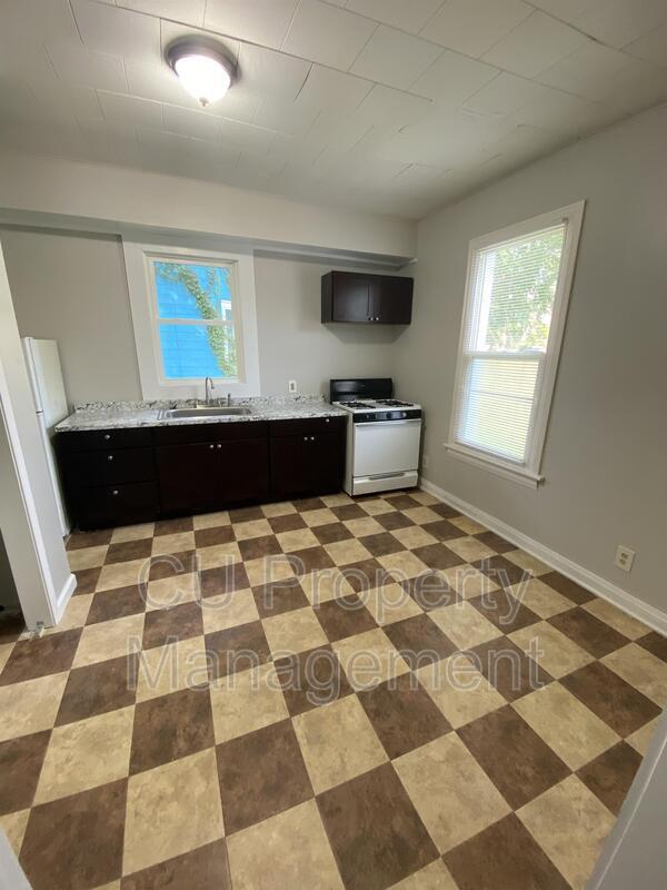 Building Photo - 615 W White St