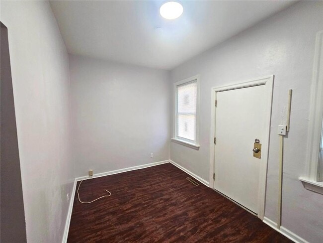 Building Photo - 221 N High St