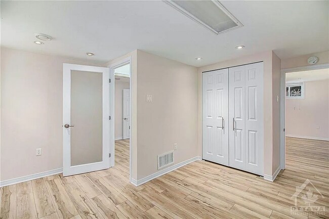 Photo du bâtiment - Bright Basement Unit