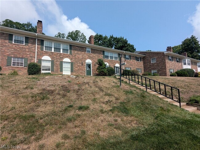 Foto del edificio - 6920 Carriage Hill Dr