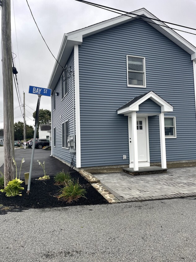 Primary Photo - 202 Riverside St