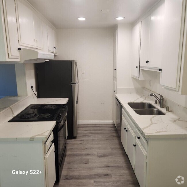 MacArthur Village Condominiums Condos for Rent Santa Ana, CA 8