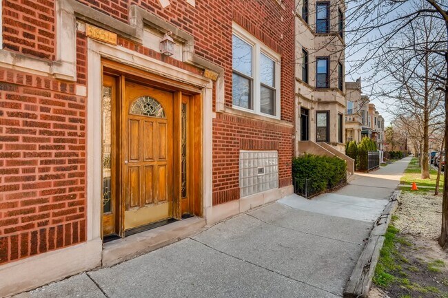 Foto del edificio - 3849 N Lakewood Ave