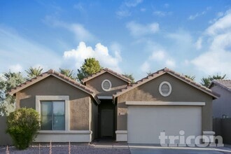 Building Photo - 43714 Cale Dr