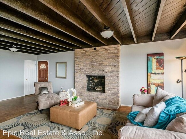 Building Photo - 227 Palisades Dr