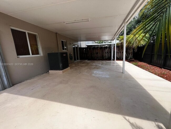 Foto del edificio - 7281 NW 174th Terrace