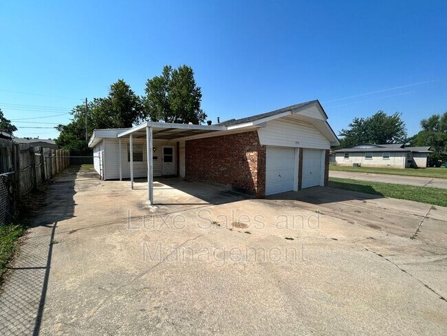Building Photo - 936 Holoway Dr