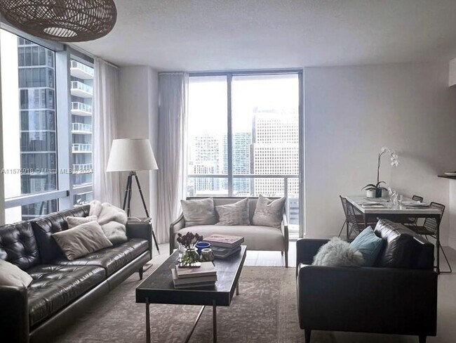 Building Photo - 1060 Brickell Ave