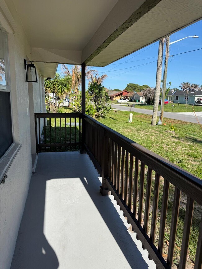 Foto del edificio - 699 NW Riverside Dr