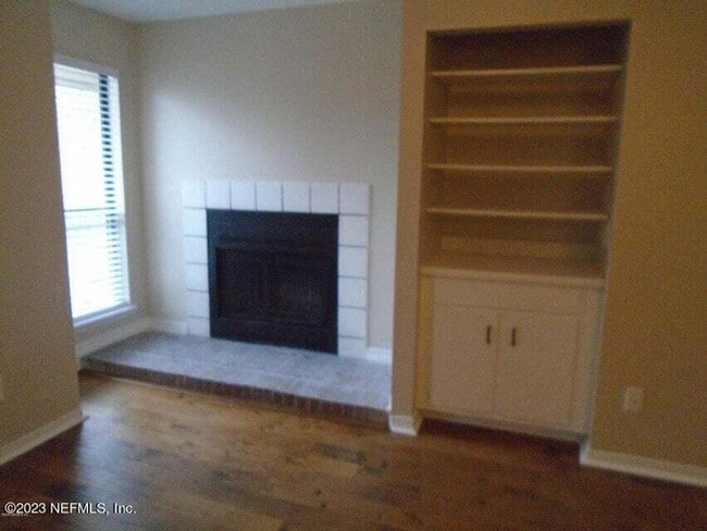 Building Photo - Great condo
