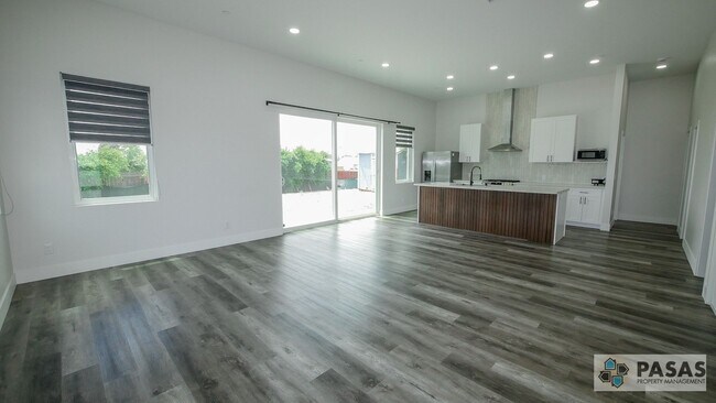 Foto del edificio - Newly Built Solar-Powered Home!