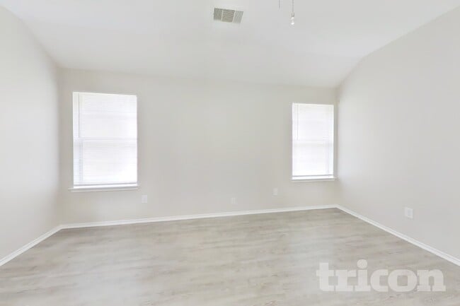 Building Photo - 10338 Whisper Bluff Dr