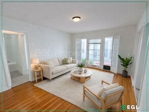 Building Photo - 807 N Martel Ave