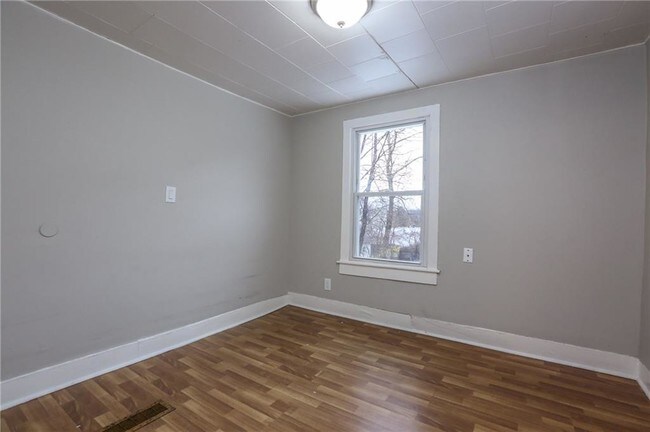 Building Photo - 257 Sanford St