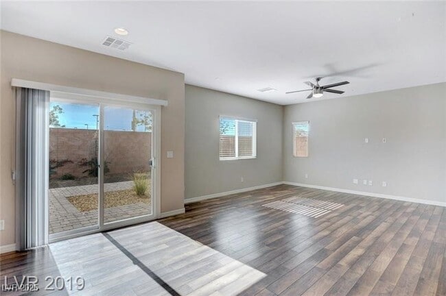Building Photo - 8041 Ancient Oaks Ave