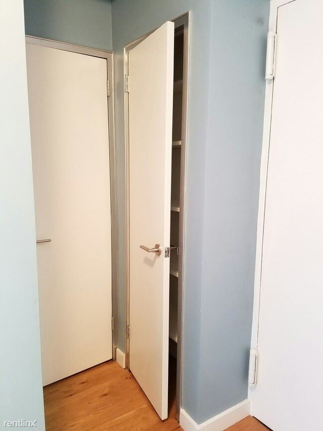 Foto del edificio - 279 E 44th St