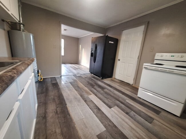 Building Photo - Affordable 3 Bedroom Duplex