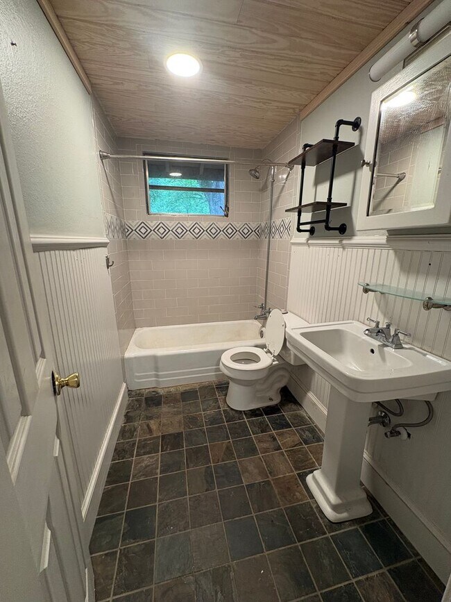 Foto del edificio - Renovated 2BR Ranch Near UGA in Bogart/Cleveland Road Area