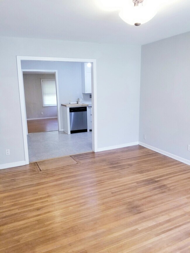 Building Photo - 407 N Glenn St
